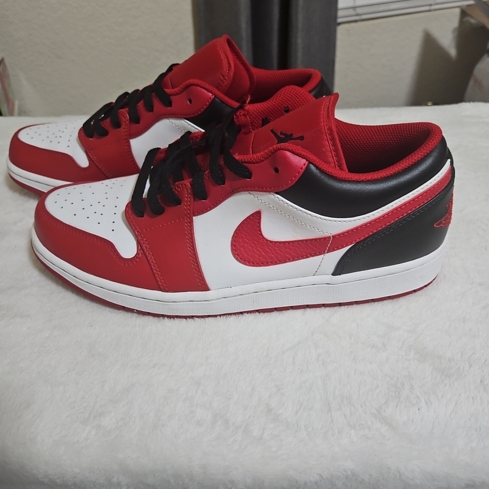 Size 11 - Jordan 1 Low Reverse Black Toe